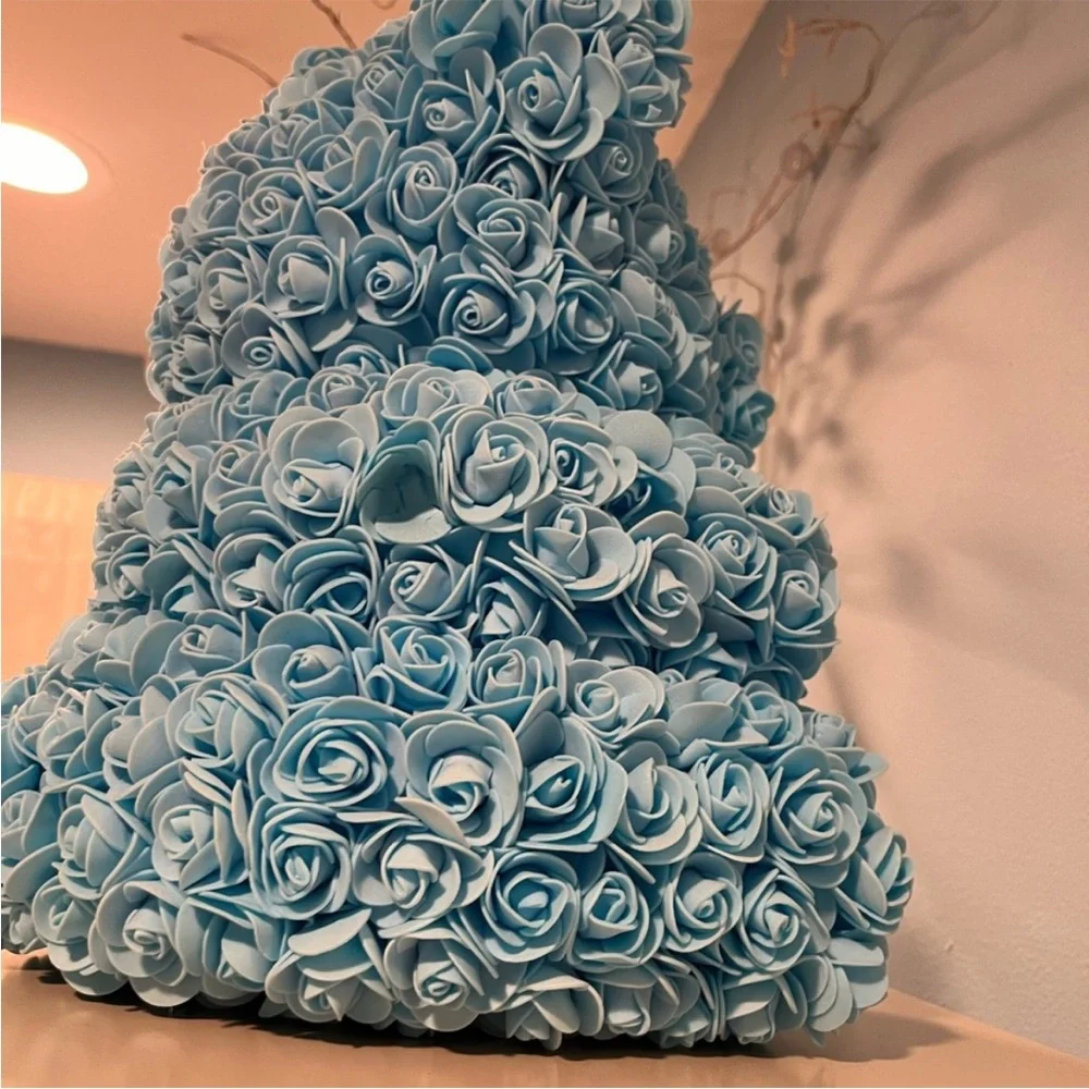 Blue and white foam rose bear - Picture 4 of 4